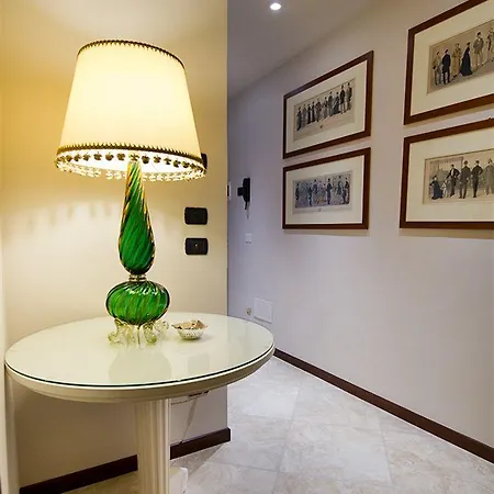 Residenza Giacomo Puccini Bed & Breakfast 3*