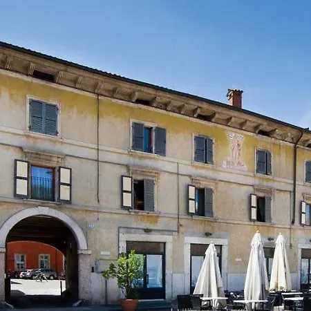 Bed & Breakfast Residenza Giacomo Puccini 3*
