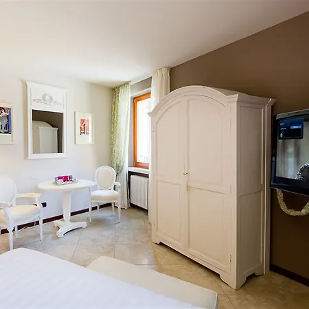 Bed & Breakfast Residenza Giacomo Puccini 3*